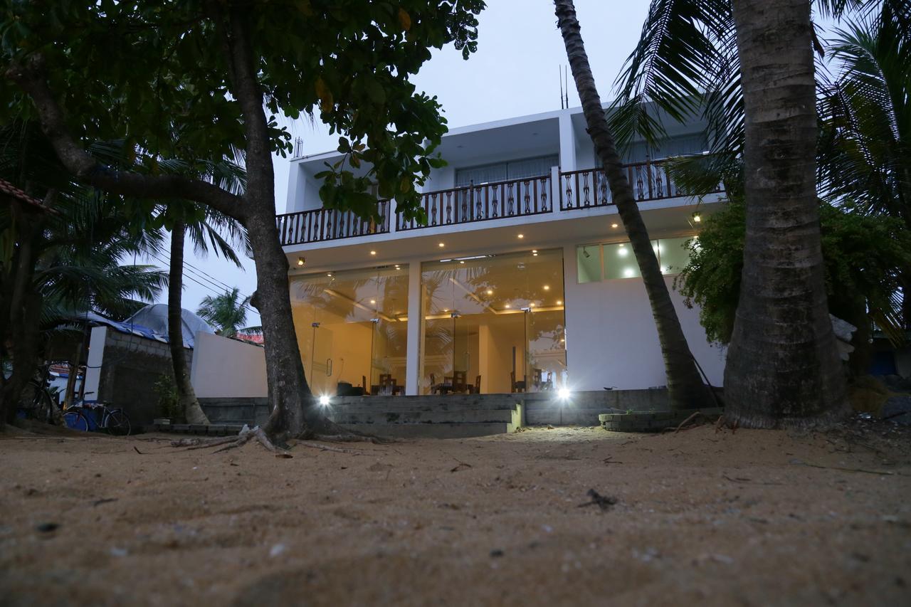Lochana Beach Hotel Ettukala Exteriör bild